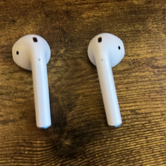 Apple AirPods - Picture 4 of 4